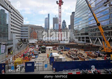 21 Traverse du bâtiment construction développement Moorfields vue du site de Moor Lane à l'Est à le gherkin et financial district Ville de Londres Banque D'Images