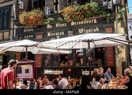 Au Vieux Strasbourg restaurant, terrasse en plein air, Strasbourg, Alsace, France, Europe, Banque D'Images