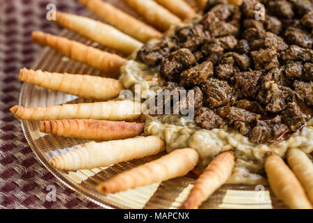 La nourriture traditionnelle turque Hunkar Begendi faite à l'aubergine et la viande Banque D'Images