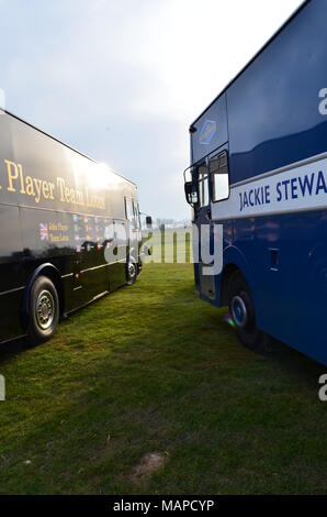 Les transporteurs de voitures de course au Goodwood Revival 2014. Banque D'Images