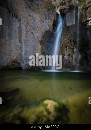 Cascade de la fuentona à Soria, rivière Abion Banque D'Images