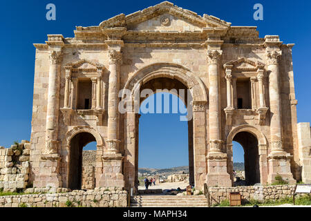L'Hadreyan porte voûtée sert d'entrée de l'ancienne ville romaine de Jerash. Banque D'Images