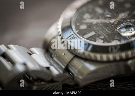 Libre, l'accent peu profondes d'une icône, swiss-made men's watch plongeurs mécanique. Cette mécanique, montre automatique est une montre Rolex Submariner. Banque D'Images