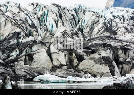 Skaftafellsjokull couverts de cendres, le Parc National de glacier de Vatnajokull, Islande Banque D'Images