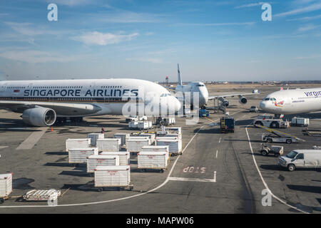 Un avion de passagers de Singapore Airlines à l'aéroport international JFK à New York, NY, USA. Banque D'Images