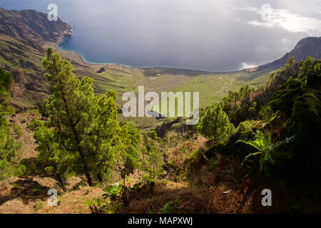 Vue panoramique sur la baie de Las Playas du Mirador de las Playas oublier dans El Hierro, Îles Canaries, Espagne Banque D'Images