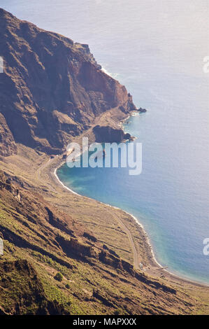 Vue panoramique sur la baie de Las Playas, y compris Roque Bonanza, îlot du Mirador de las Playas oublier dans El Hierro, Îles Canaries, Espagne Banque D'Images