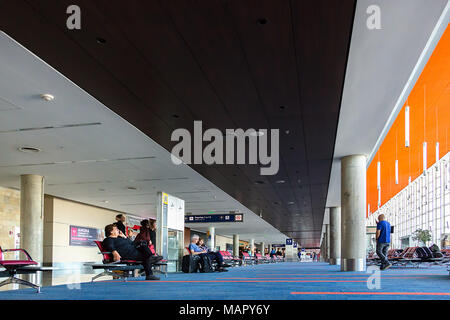 Buenos Aires, Argentine - Mars 23th, 2018 : vue intérieure aux portes du terminal C de l'aéroport international Ministro Pistarini de Ezeiza, Bu Banque D'Images