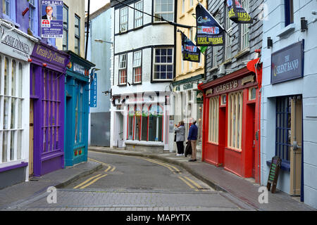 Maisons peintes de couleurs vives et shop façades, Market Lane, Kinsale, façon sauvage de l'Atlantique, dans le comté de Cork, Munster, République d'Irlande, Europe Banque D'Images