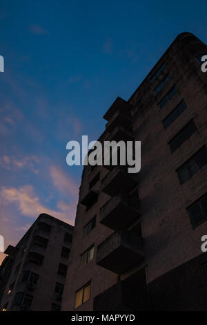 Immeubles de bureaux modernes fermer jusqu'au coucher du soleil Banque D'Images