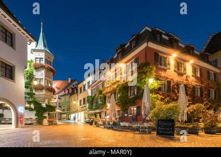 Square de la ville haute, au crépuscule, Meersburg, Baden-Wurttemberg, Germany, Europe Banque D'Images