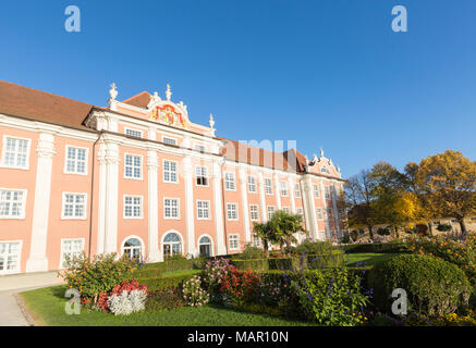 Façade du château neuf de ses jardins, Meersburg, Baden-Wurttemberg, Germany, Europe Banque D'Images