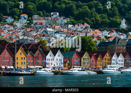 Les bâtiments sur le quai hanséatique historique par Vagen, port de Bryggen (Tyskebryggen), UNESCO World Heritage Site, Bergen, Hordaland, Norvège, Scandinavie, de l'Union européenne Banque D'Images