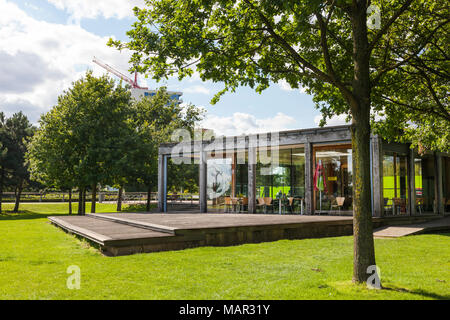 Thames Barrier Park cafe, London, UK Banque D'Images