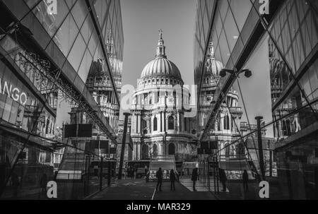 La Cathédrale St Paul, Ville de London, Londres, Angleterre, Royaume-Uni, Europe Banque D'Images