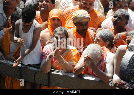 Mahamastakabhisheka festival - onction des Gommateshwara Bahubali Statue située à Shravanabelagola à Karnataka, en Inde. Il s'agit d'une importante Banque D'Images