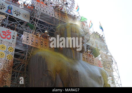 Mahamastakabhisheka festival - onction des Gommateshwara Bahubali Statue située à Shravanabelagola à Karnataka, en Inde. Il s'agit d'une importante Banque D'Images