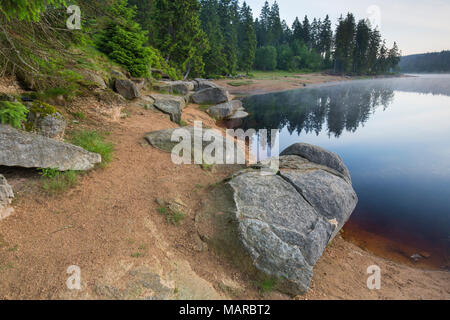 Oderteich, un réservoir historique, dans le parc national du Harz, Basse-Saxe, Allemagne Banque D'Images