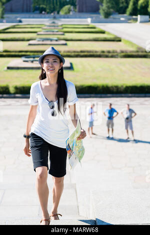 Happy Asian woman durant les vacances d'été Banque D'Images