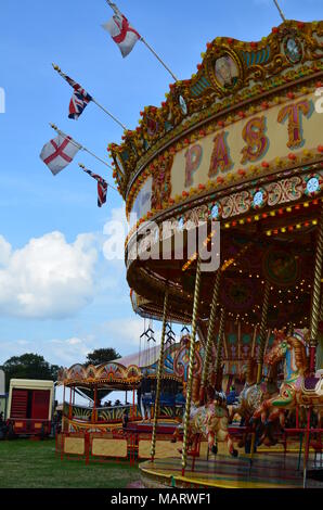 Au carrousel de foire Vintage 2014 Goodwood Revival event, au West Sussex circuit du moteur. Banque D'Images