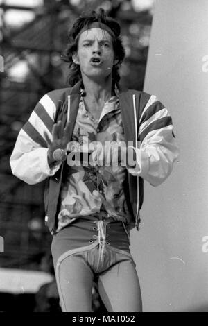 Mick Jagger des Rolling Stones Roundhay Leeds 1982/crédit Paul Cousans pour Hickes Banque D'Images