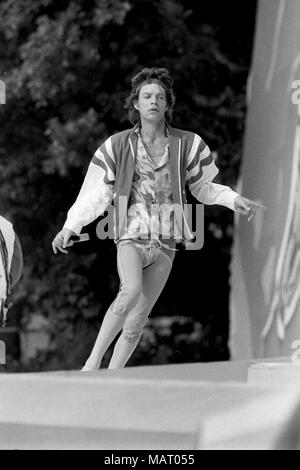 Mick Jagger des Rolling Stones Roundhay Leeds 1982/crédit Paul Cousans pour Hickes Banque D'Images