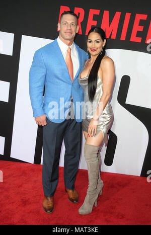 Westwood, ca. 3ème apr 2018. John Cena et Nikki Bella à la première du film Les bloqueurs au Regency Village Theatre à Westwood, en Californie le 3 avril 2018. Credit : Faye Sadou/media/Alamy Punch Live News Banque D'Images