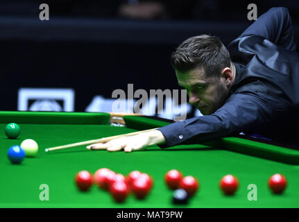 Beijing, Chine. 4ème apr 2018. Mark Selby, d'Angleterre, fait concurrence au cours du deuxième tour contre son compatriote Ben Woollaston au World Snooker 2018 tournoi Open de Chine à Beijing, capitale de Chine, le 4 avril 2018. Mark Selby a gagné 6-3. Credit : Zhang Chenlin/Xinhua/Alamy Live News Banque D'Images