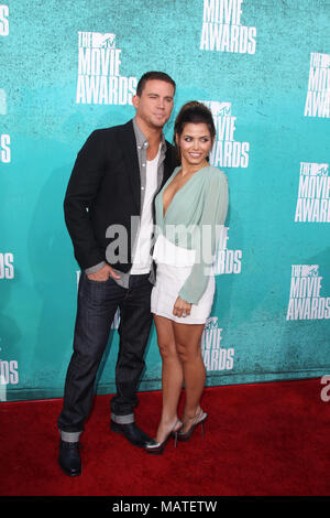 UNIVERSAL CITY, CA - 03 juin : Channing Tatum Jenna Dewan-Tatum arrive à la MTV Movie Awards 2012 qui a eu lieu au Gibson Amphitheatre, le 3 juin 2012 à Universal City, en Californie. People : Channing Tatum Jenna Dewan-Tatum  Banque D'Images