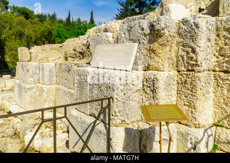 Emmaüs, ISRAËL - 2 avril 2018 : inscription byzantine dans la basilique du saint lieu d'Emmaus-Nicopolis, Israël Banque D'Images