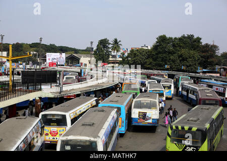 Bangalore, Inde - le 23 octobre 2016 : un aperçu de l'ensemble city terminal de bus à Gandhinagar. Banque D'Images