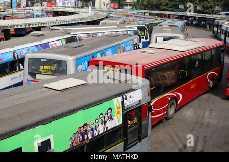 Bangalore, Inde - le 23 octobre 2016 : un aperçu de l'ensemble city terminal de bus à Gandhinagar. Banque D'Images