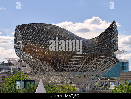 Barcelone, Catalogne, Espagne, Europe. 30.06.2017. Frank Gehry, Peix. Le poisson rouge géant, le symbole de Barcelone olympique Banque D'Images