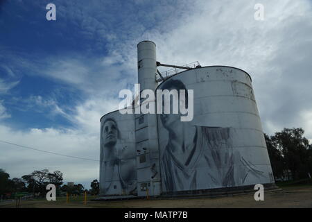 Orné de murales dans les silos de blé Rupanyup, Australie Banque D'Images