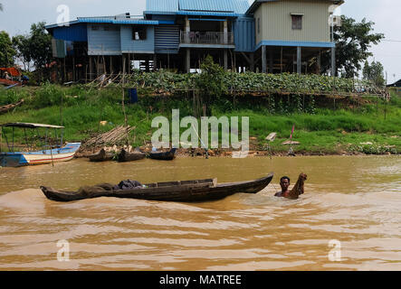 Kompong Khleang village flottant, Siem Reap, Cambodge Banque D'Images
