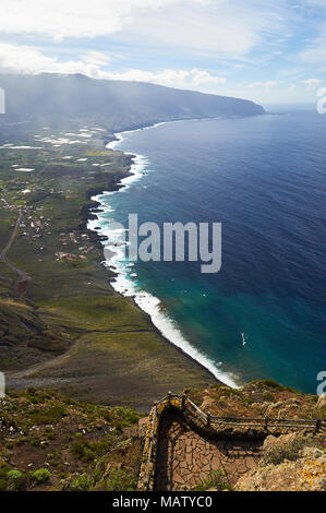 Vue de la Frontera golfe côte depuis le Mirador de la Peña surplombent à El Hierro, Îles Canaries, Espagne Banque D'Images