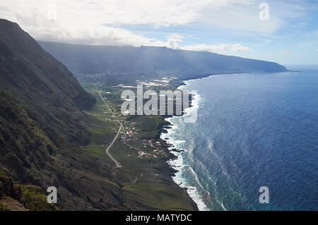 Vue de la Frontera golfe côte depuis le Mirador de la Peña surplombent à El Hierro, Îles Canaries, Espagne Banque D'Images