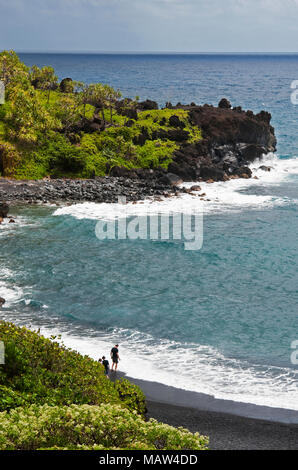 Honokalani Black Sand Beach situé dans la Wainapanapa State Park, Hana Maui, Hawaii Banque D'Images