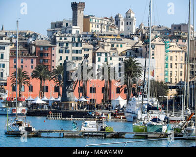 Gênes (Genova), l'Italie, le 25 mars 2018 - Vue de Porto Antico (vieux port) de Gênes, Italie. Banque D'Images