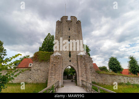 Une des tours sur le mur de la ville de Visby sur l'île de Gotland en Suède. Banque D'Images