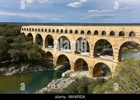 Pont du Gard aqueduc romain près de Nîmes en France Banque D'Images
