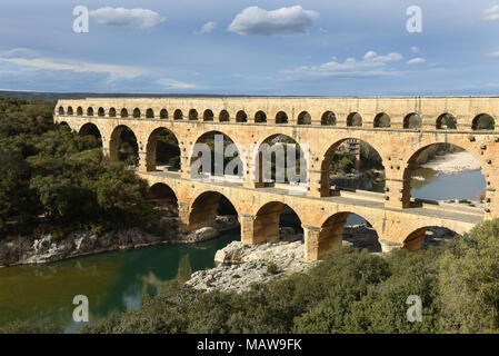 Pont du Gard aqueduc romain près de Nîmes en France Banque D'Images
