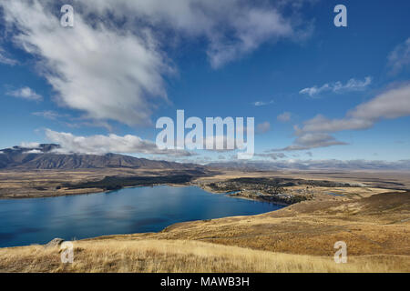 Vue du lac Tekapo et le canton de Lake Tekapo de Mount John, île du Sud, Nouvelle-Zélande Banque D'Images