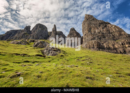 Le Quiraing à pied sur l'île de Skye Banque D'Images