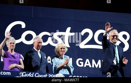 Louise Martin, le Prince de Galles, la duchesse de Cornouailles et l'Australie Premier ministre Malcolm Turnbull (gauche-droite) au cours de la cérémonie d'ouverture des Jeux du Commonwealth de 2018 à l'Carrara Stadium de la Gold Coast, Australie. Banque D'Images