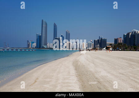 Assunto : Praia com prédios ao fundo em Local : Abu Dhabi Abu Dhabi, Emirados arabes Data : 10/10/13 Auteur : Eduardo Zappia Banque D'Images