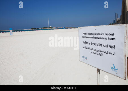 Assunto : Praia com prédios ao fundo em Local : Abu Dhabi Abu Dhabi, Emirados arabes Data : 10/10/13 Auteur : Eduardo Zappia Banque D'Images