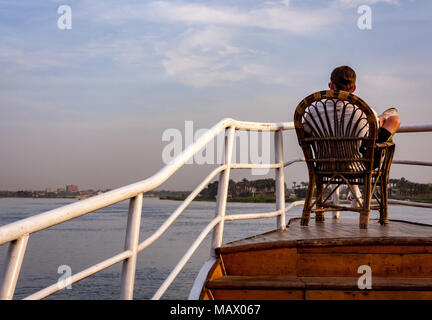 Le Caire, Égypte 6 Avril 2012 : à la proue du bateau à voile sur le Nil au Caire Banque D'Images