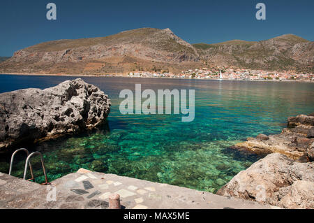 Petite crique à Monemvasia peninsula au Péloponnèse en Grèce Banque D'Images