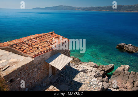 Petite crique à Monemvasia peninsula au Péloponnèse en Grèce Banque D'Images